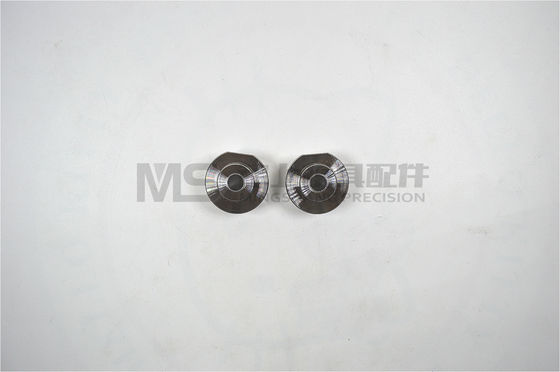 Membuka cermin bagian-bagian cetakan tabung lipstik. Alat kosmetik CNC khusus.