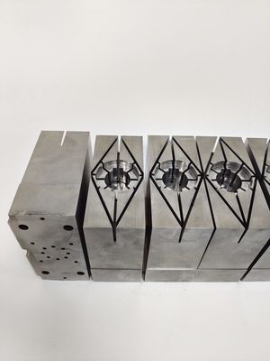 H13 (1.2344) Inti Cetakan Presisi