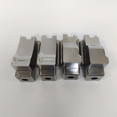 CNC Milling Core Masukkan Bagian Cetakan Dengan Pemrosesan Pemotongan Kawat Untuk Bagian Berbentuk Perkakas Injeksi